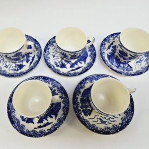 4st Vackra Blåvita Koppar med Fat – Klassisk Design för Samlare och Inredning