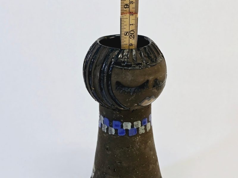Handgjord Vas från Kloster Keramik Ystad – Charmig Skandinavisk Design, 20 cm