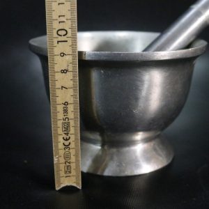 Mortel med mortelstöt , metall troligen aluminium