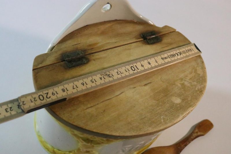 Äldre mjölskäppa Gustavsberg. Längd 19,5 cm. Höjd 11 cm (inkl. lock).