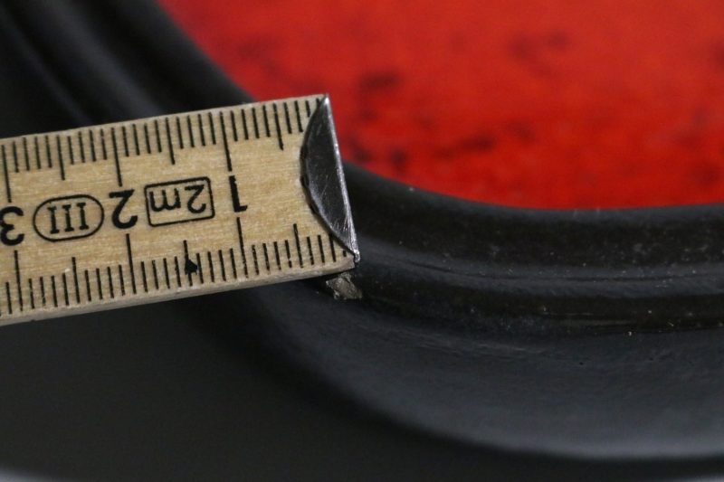 Vacker retrofat med röd glasyr – 23 cm