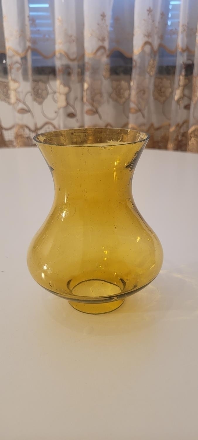 Kupol till oljelampa, gul färgat glas