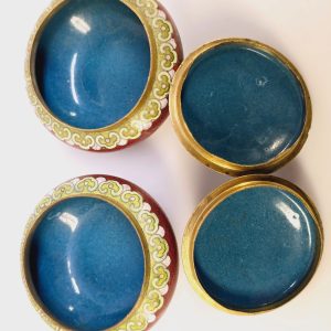 Elegant kinesiskt par cloisonné-skålar – ett konstnärligt mästerverk