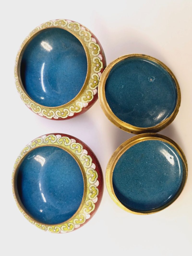 Elegant kinesiskt par cloisonné-skålar – ett konstnärligt mästerverk