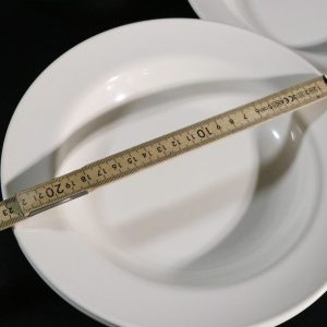 Set med 6 Gustavsberg-tallrikar i plast – Praktisk Svensk Design