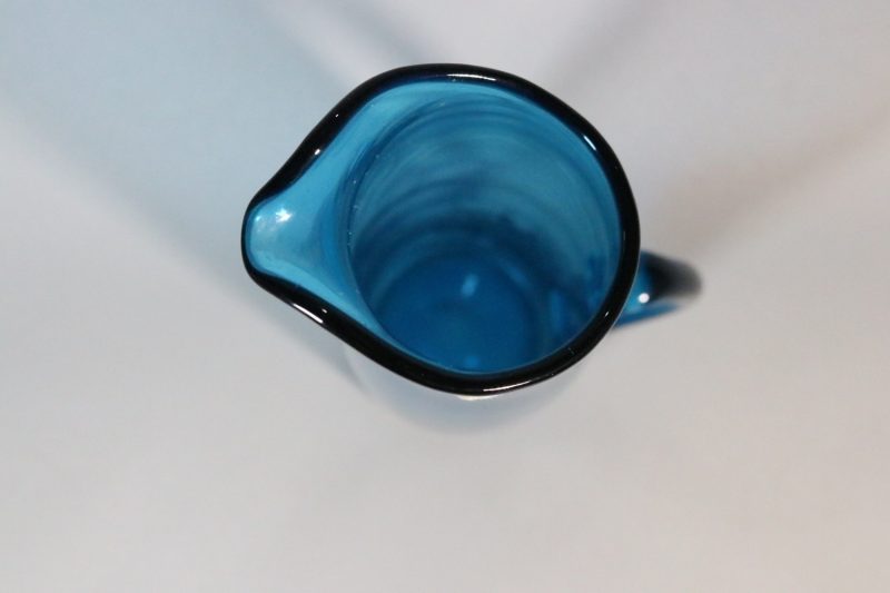 Blå kanna / karaff Ekenäs glasbruk - vintage / retro / munblåst