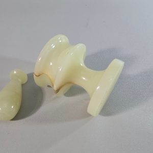 Liten mortel med stöt i alabaster