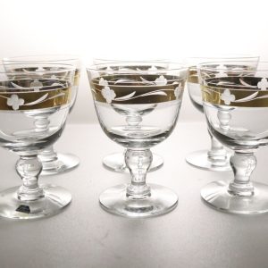 5st lila glasföremål. kannor och vaser,