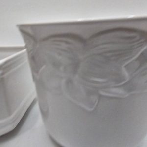 Eleganta Trio av Vita Keramiska Krukor