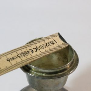 Äggkopp , metall . ingen synlig stämpel