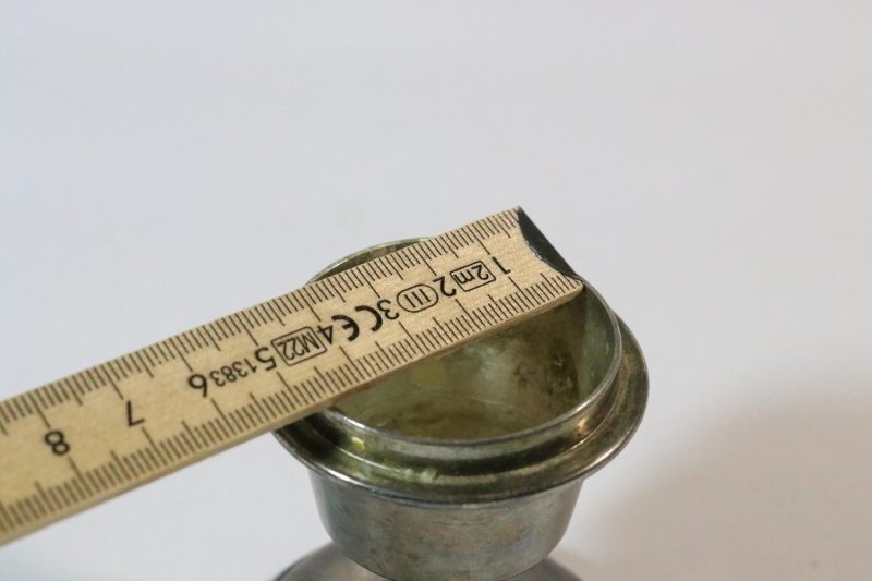 Äggkopp , metall . ingen synlig stämpel