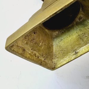 Set med tre mässingsljusstakar - Klassisk elegans