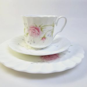 Queen Anne Bone China - Eleganta Tekoppar med Rosmotiv, Set om 4
