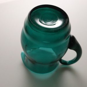 Kanna i grönt / Teal färgat glas