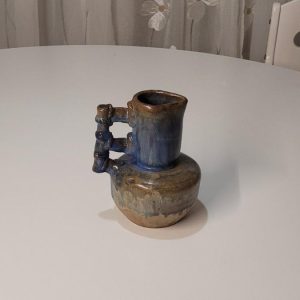Tung vas otydligt signerad