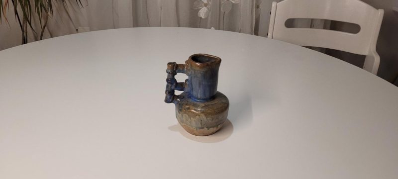 Tung vas otydligt signerad
