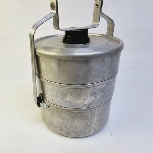 Rustik och charmig trippelmatslåda i aluminium – en vintagepärla