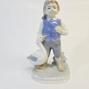 Porslinsfigur – Pojke med Gås, 24 cm
