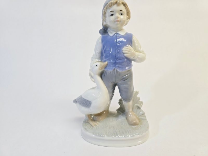 Porslinsfigur – Pojke med Gås, 24 cm