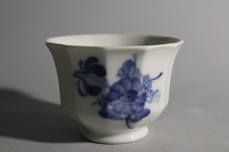 Royal Copenhagen Blåkopp – Klassisk Dansk Elegans