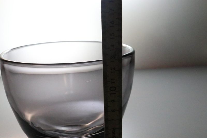 Vacker Skål, färgat glas