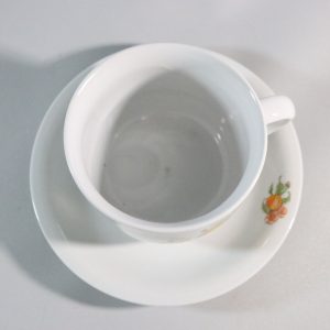 Kaffekopp med fat, fruktmotiv