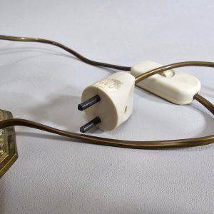 BORDSLAMPA, keramik och gulmetall, blomstermotiv, genombruten dekor, elektrifier