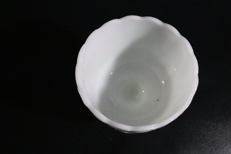 Skål i Vit Opalinglas – Klassisk Elegans, 14,5 cm