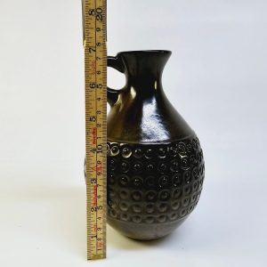 Ikonisk vas "Etna" av Mari Simmulson – Upsala-Ekeby, 17,5 cm
