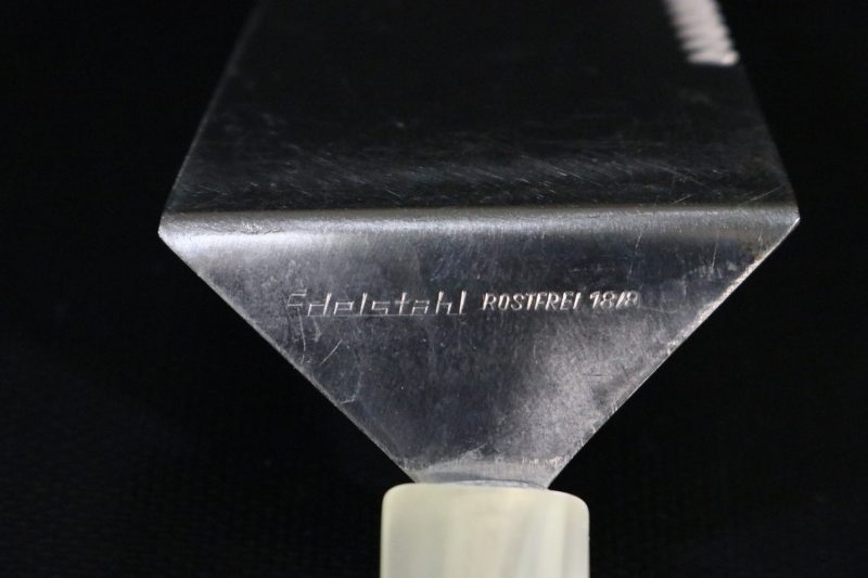 Elegant Tårtspade i Rostfritt Stål – Perfekt för Stilfull Servering