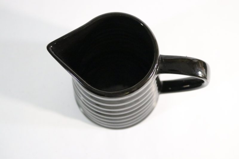 Elegant Svart Kanna "Bölja" från Åhléns, 18 cm