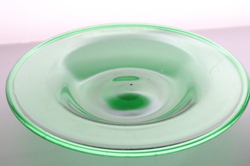 Elegant grön glasskål – Vintage charm i stilren design