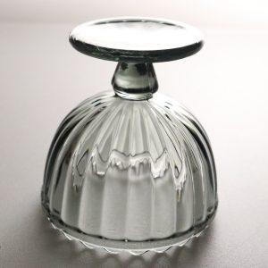 Skål på fot, glas, rökfärgat glas