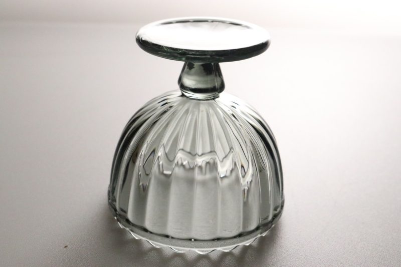 Skål på fot, glas, rökfärgat glas