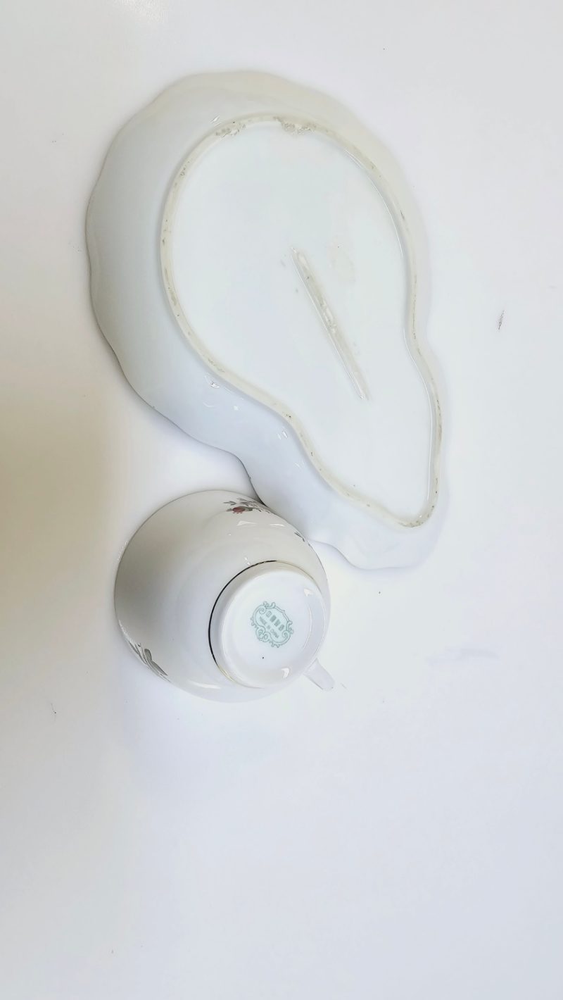 Charmigt Kaffe- och Assiettset med Rosmotiv – Made in China