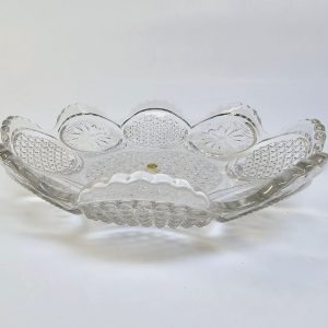 Elegant glasskål med tidlös charm – perfekt för ditt hem!