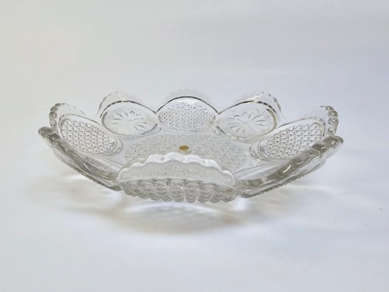 Elegant glasskål med tidlös charm – perfekt för ditt hem!