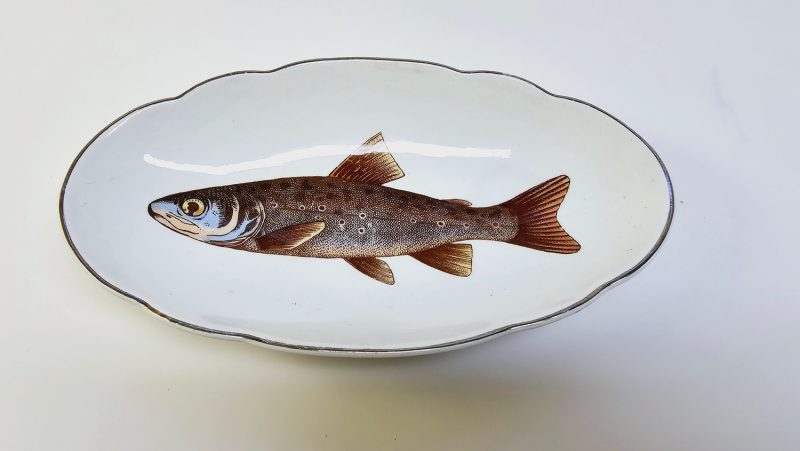 Elegant fiskfat med naturinspirerad design – 20 cm