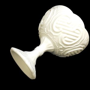 Vacker vit skål på fot – Tidlös elegans och klassisk charm