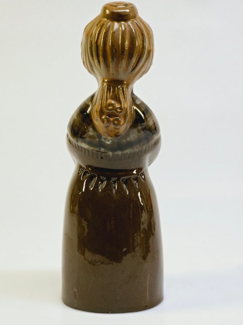Keramisk figur "Kvinna med blommor" – Design Rosa Ljung