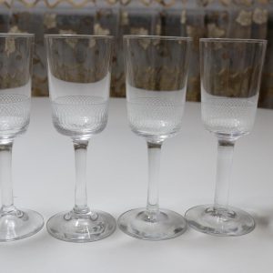 6st glas med etsad dekor