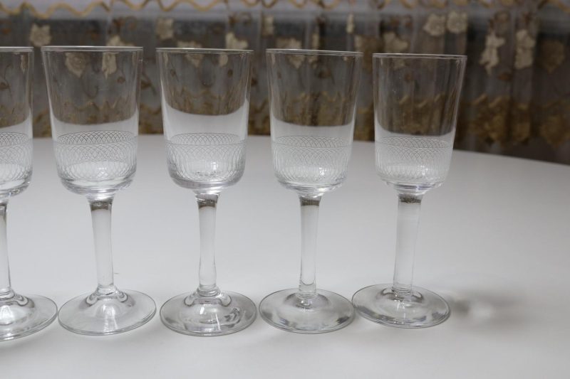 6st glas med etsad dekor