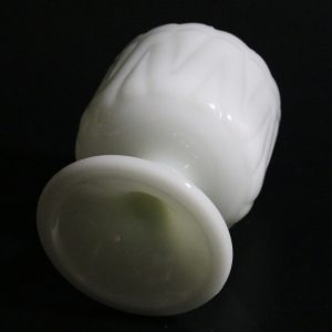 Skål i Vit Opalinglas – Klassisk Elegans, 14,5 cm