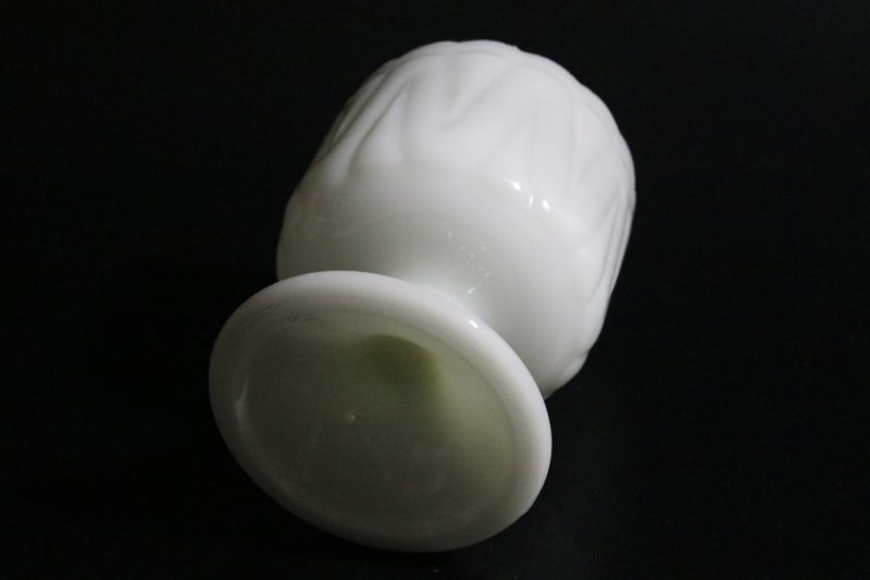 Skål i Vit Opalinglas – Klassisk Elegans, 14,5 cm