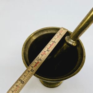 Elegant Antik Mortel – Ett Historiskt Insamlingsobjekt för Det Kl