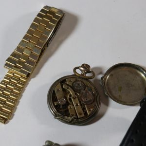 klockor och reservdelar, rep objekt, något silver