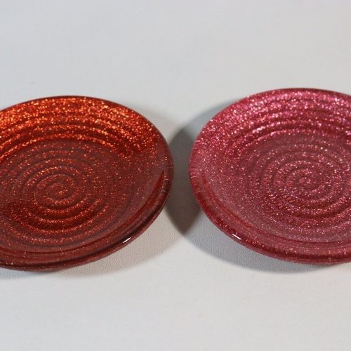2st röda fat, glas, glitter på undersida