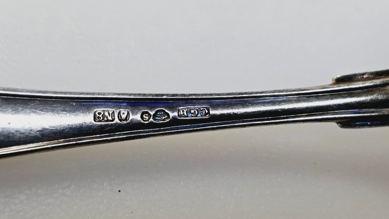 Elegant silversked med klassisk design – Perfekt för samlare och silverälskare