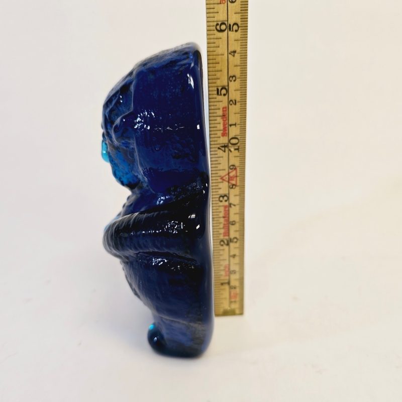 Blå Glastroll från Svenskt Glasbruk - Handgjord Skulptur i Imponerande Design