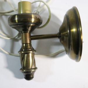 Vintage vägglampa i mässing – Charmig antik stil för klassisk inredning